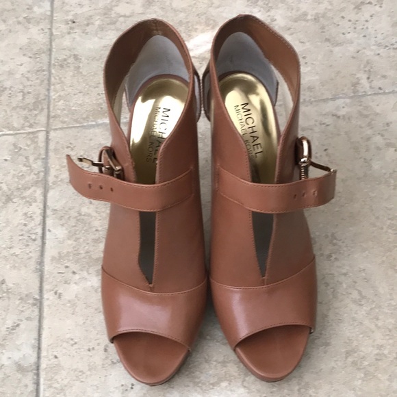 Heels - Picture 2 of 4